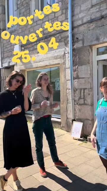 Les membres devant l’atelier lors des portes ouvertes du 25 avril 2026